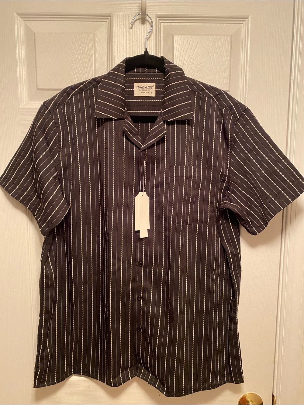 Tunevuse  Men’s Black Striped Short-Sleeve Button Down Shirt…size L